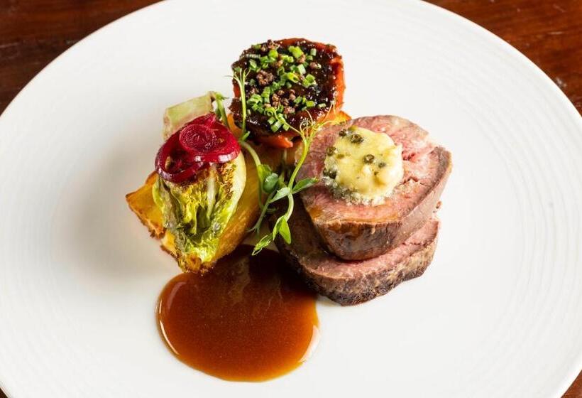 호텔 The Lake Isle Restaurant With Rooms