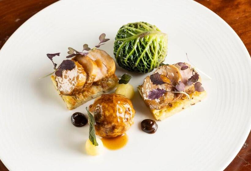 호텔 The Lake Isle Restaurant With Rooms