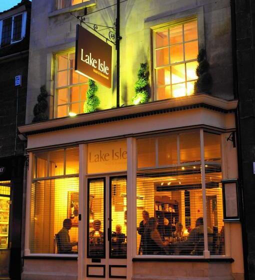 호텔 The Lake Isle Restaurant With Rooms