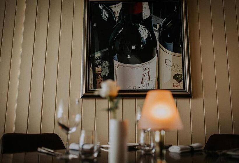 호텔 The Lake Isle Restaurant With Rooms