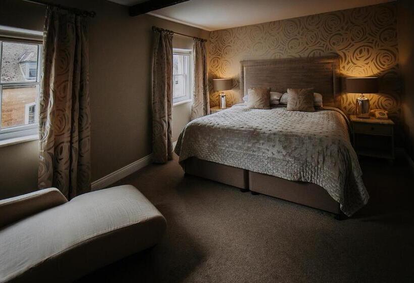 호텔 The Lake Isle Restaurant With Rooms