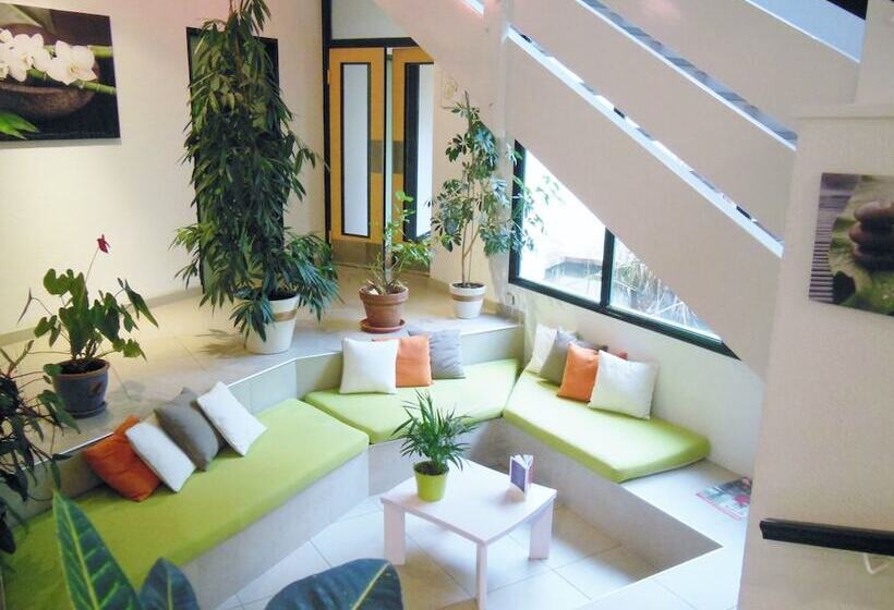 בית מלון כפרי The Originals Access, Hôtel Le Beaulieu