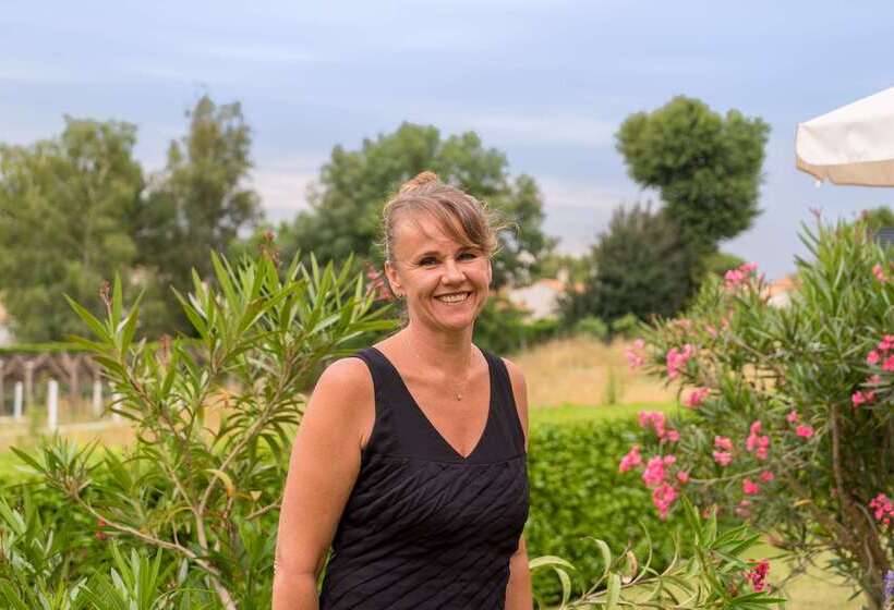 Отель Premiere Classe Saintes