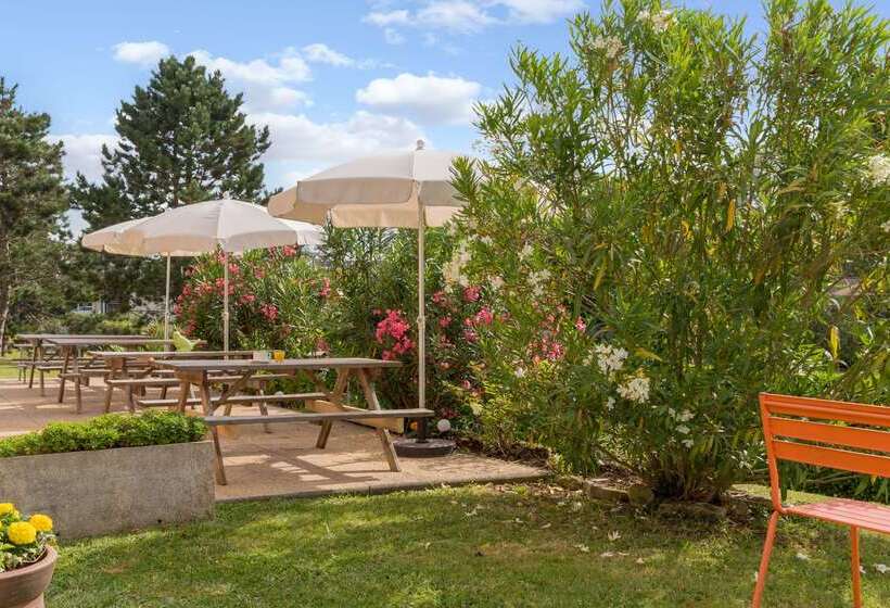 Отель Premiere Classe Saintes