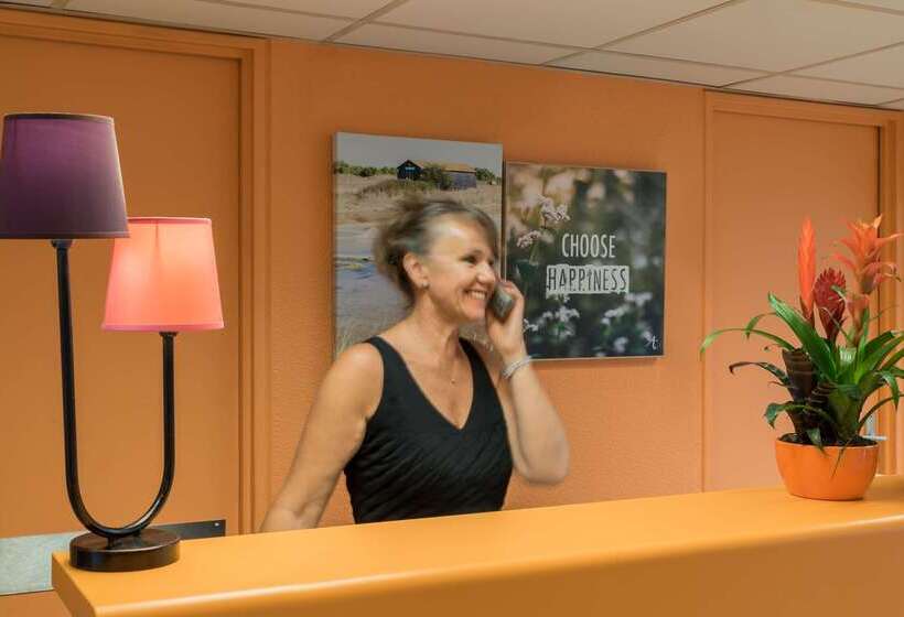 Отель Premiere Classe Saintes