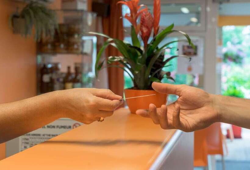 Отель Premiere Classe Saintes