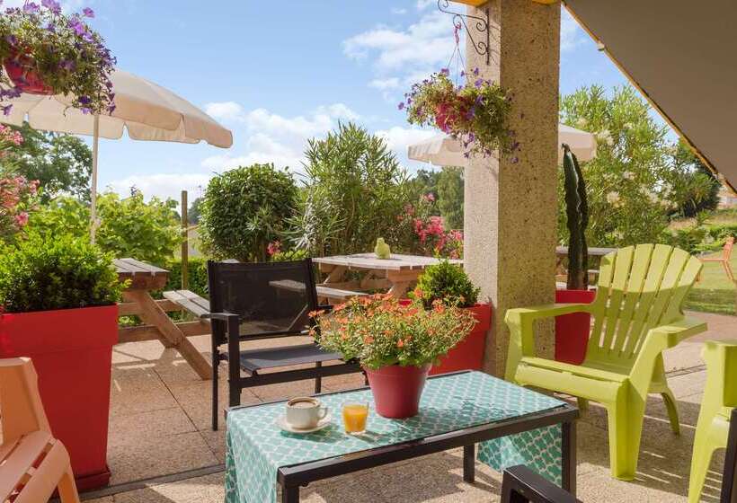 Отель Premiere Classe Saintes