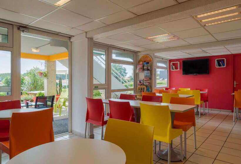 Отель Premiere Classe Saintes