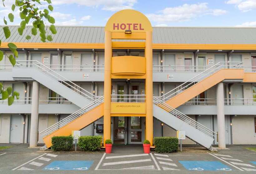 Отель Premiere Classe Saintes