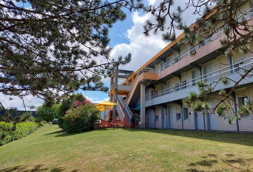 Отель Premiere Classe Saintes