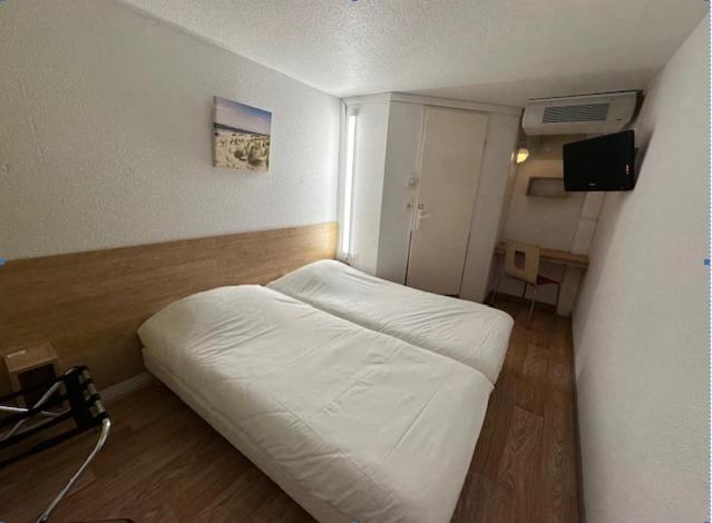 Отель Premiere Classe Saintes