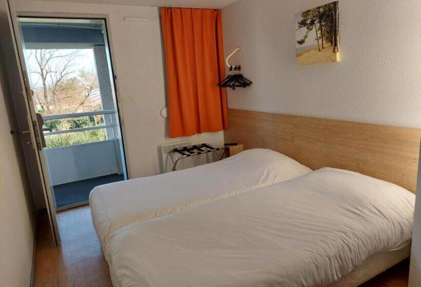 Отель Premiere Classe Saintes