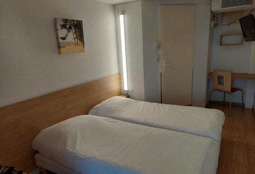 Отель Premiere Classe Saintes