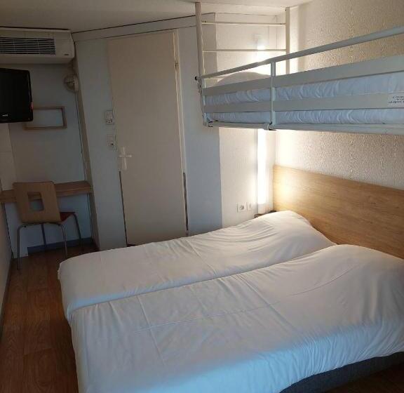 Отель Premiere Classe Saintes