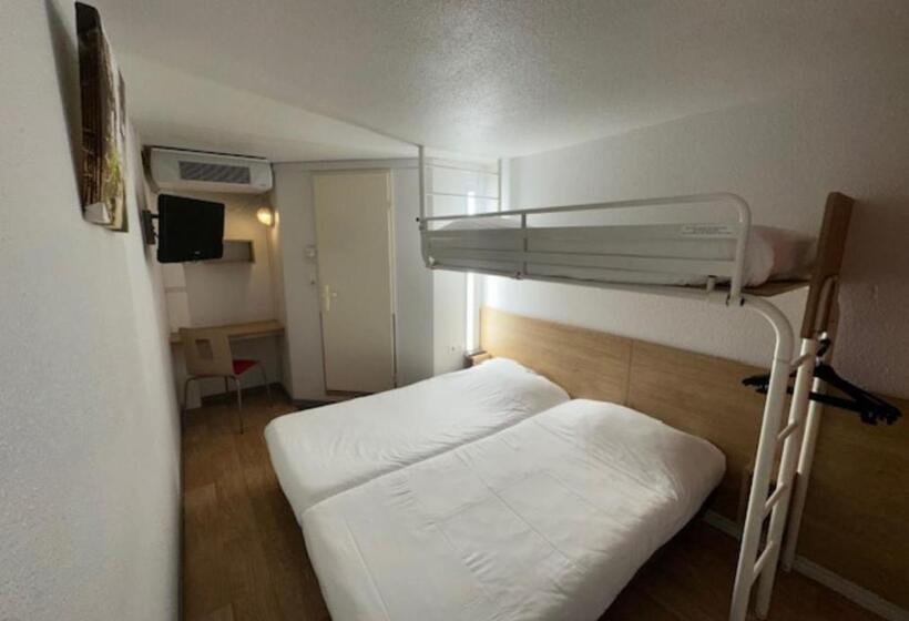 Отель Premiere Classe Saintes