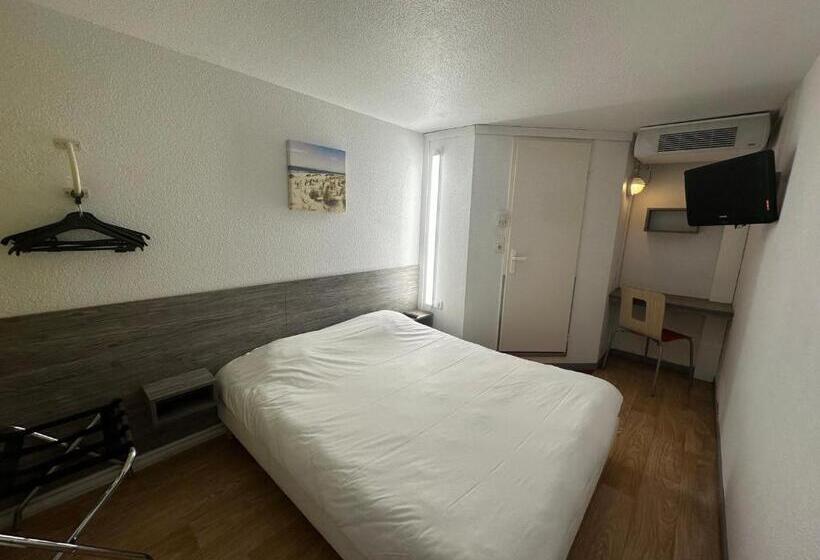 Отель Premiere Classe Saintes