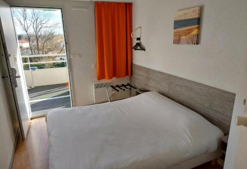 Отель Premiere Classe Saintes