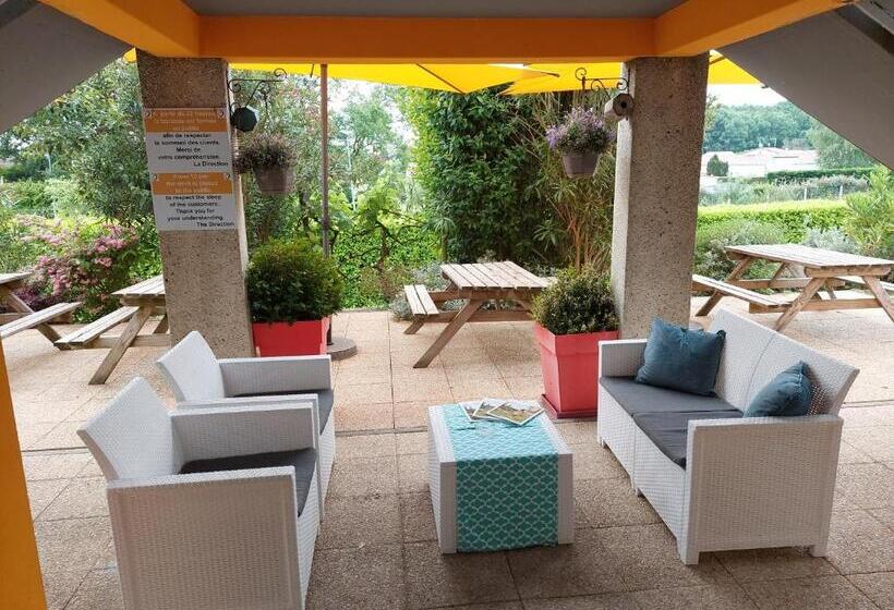 Отель Premiere Classe Saintes