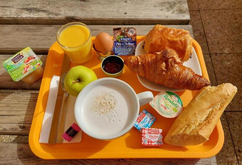 Отель Premiere Classe Saintes