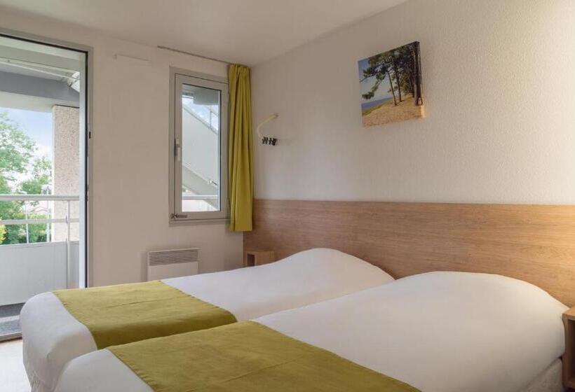 Отель Premiere Classe Saintes