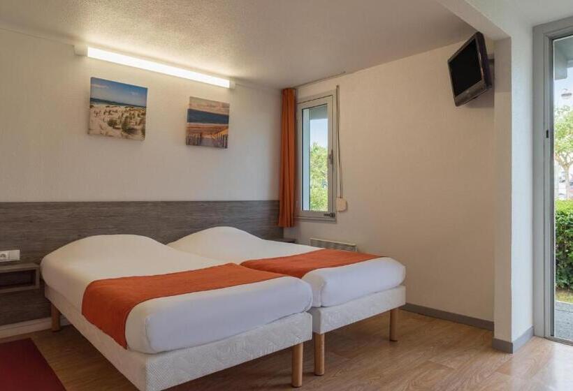 Отель Premiere Classe Saintes