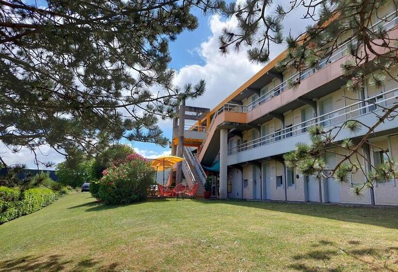 Отель Premiere Classe Saintes