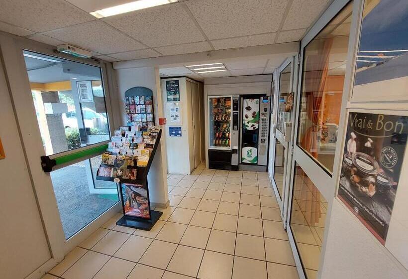 Отель Premiere Classe Saintes