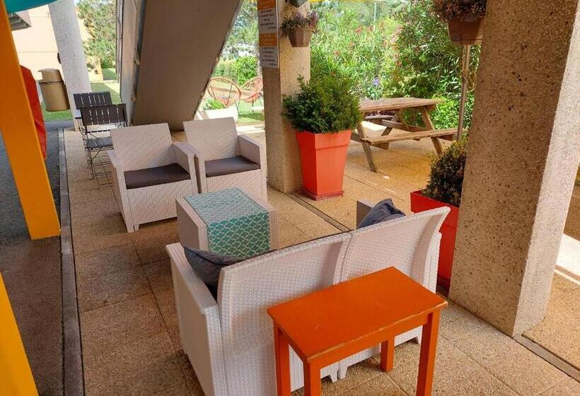 Отель Premiere Classe Saintes