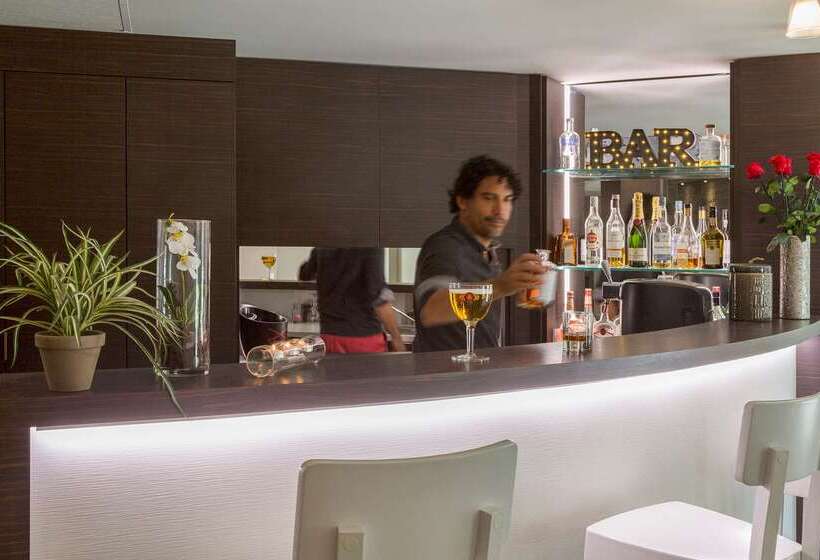 Отель Du Château Dinan  Originals Boutique