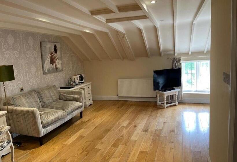 酒店 The Thatched Cottage Inn