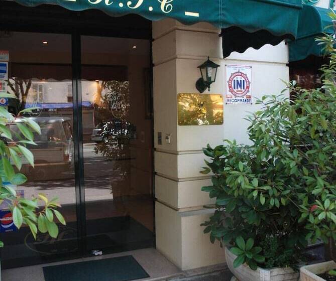 ホテル Transcontinental