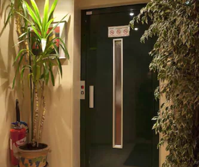 ホテル Transcontinental