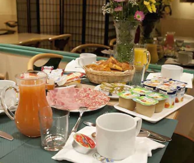 ホテル Transcontinental