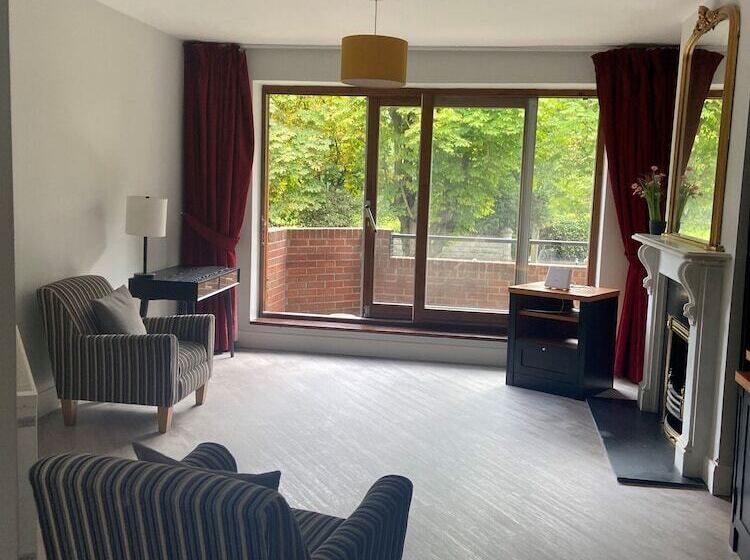 호텔 Waterloo Town House & Suites