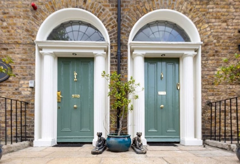 호텔 Waterloo Town House & Suites