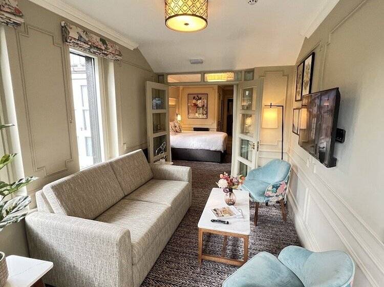 호텔 Waterloo Town House & Suites