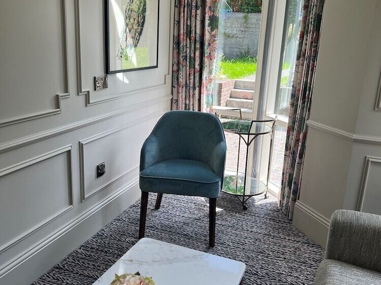 호텔 Waterloo Town House & Suites