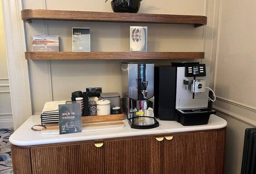 호텔 Waterloo Town House & Suites