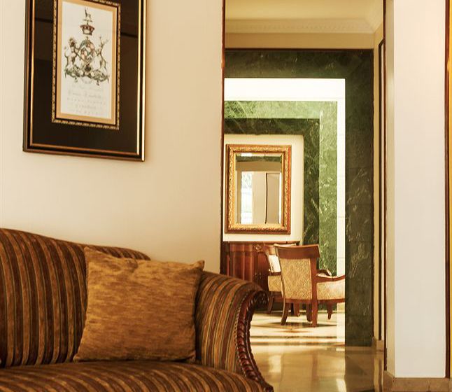 La Colina Suites Hotel