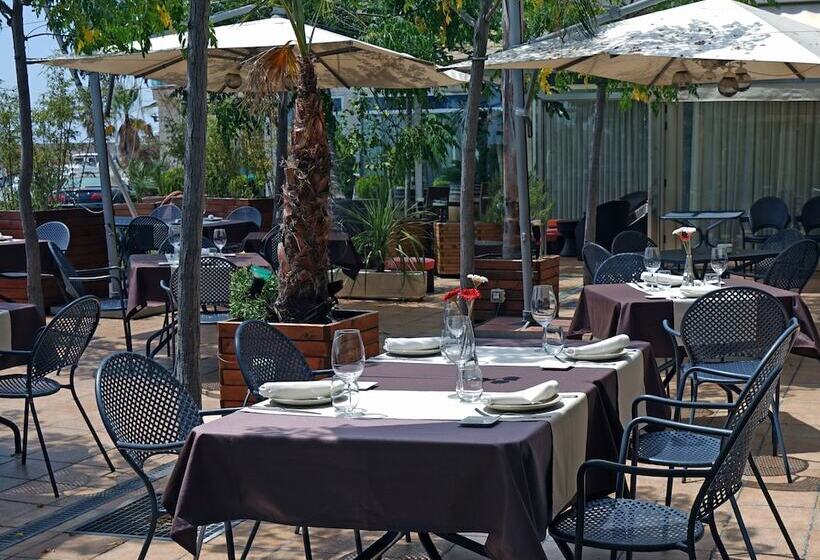 リゾートホテル Port Sitges