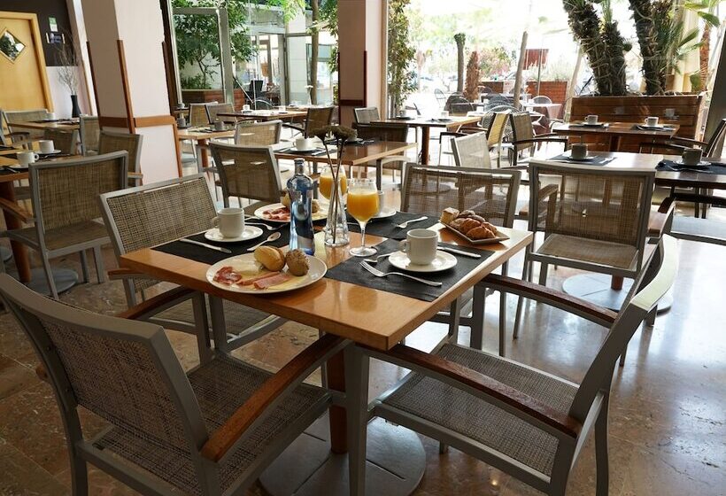 リゾートホテル Port Sitges