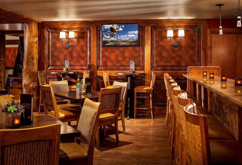 منتجع Snake River Lodge & Spa