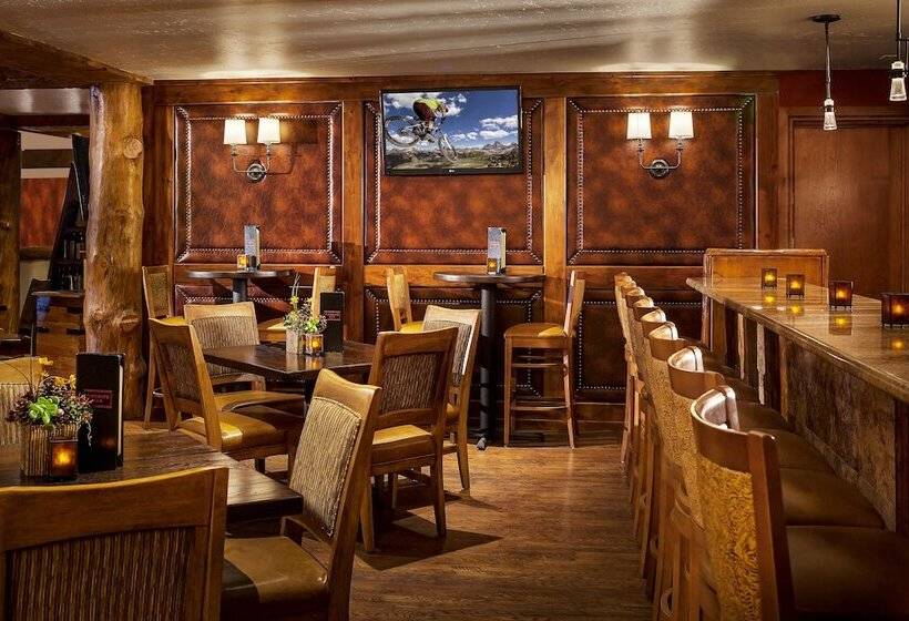 منتجع Snake River Lodge & Spa