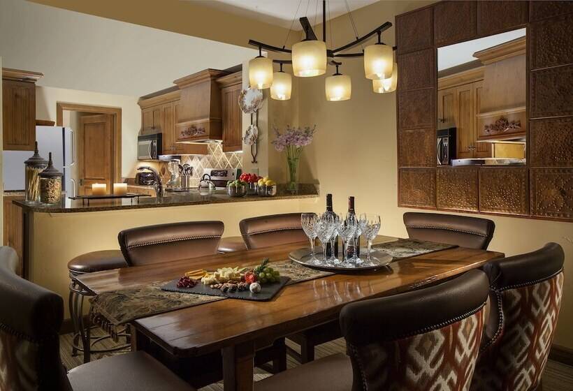 منتجع Snake River Lodge & Spa