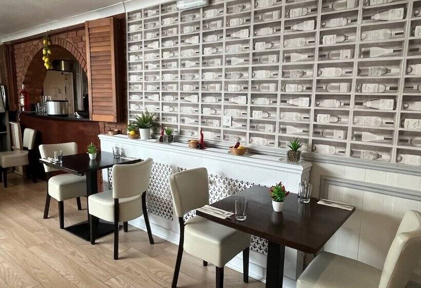 Sorrento Hotel & Restaurant