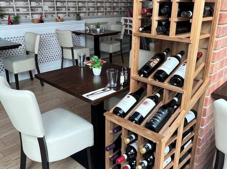 Sorrento Hotel & Restaurant