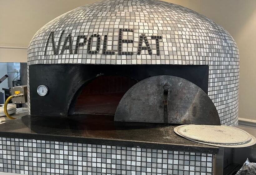 Sorrento Hotel & Restaurant