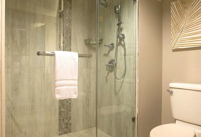 Universal's Loews Royal Pacific Resort