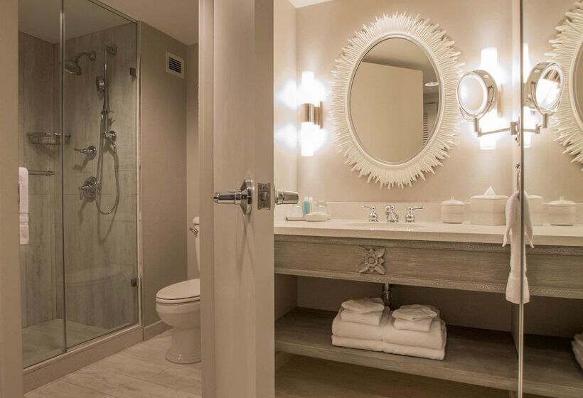 Universal's Loews Royal Pacific Resort