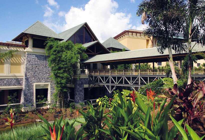 Universal's Loews Royal Pacific Resort